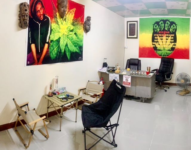 เติมกัญ Cannabis storefront