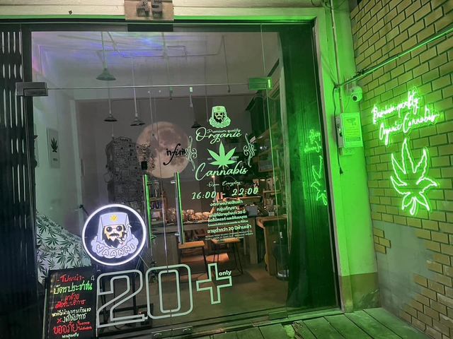 YaanNi Organic Cannabis storefront