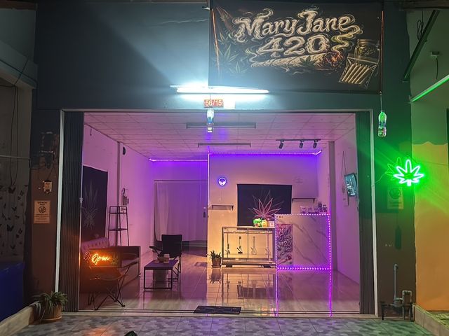 Mary Jane 420 storefront