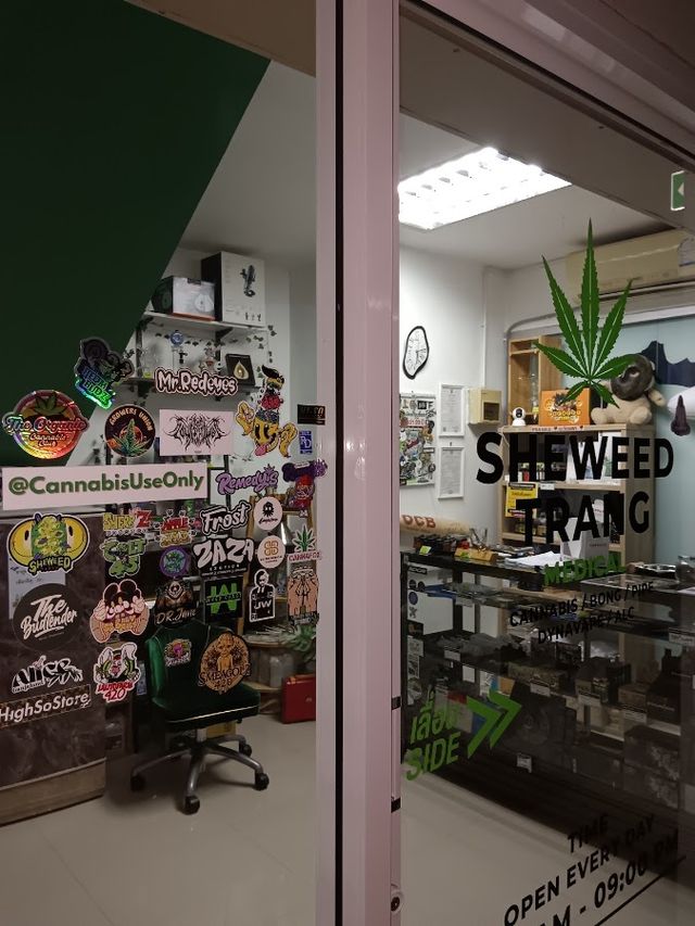 Weed Sheweedtrang storefront