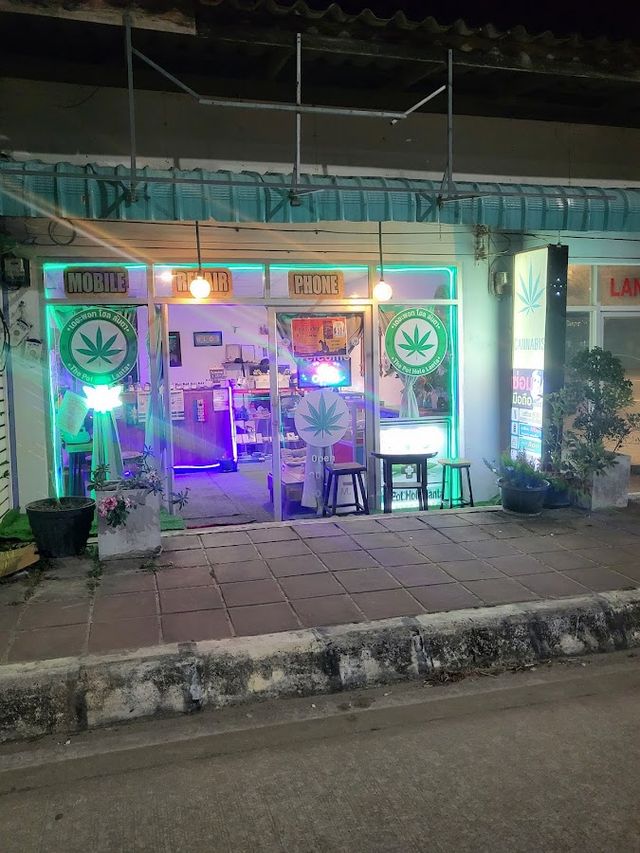 The Pot Hole Lanta Cannabis Shop & Mc Mobile Phone Repair storefront