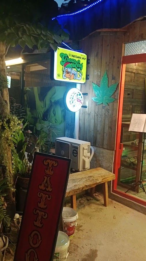 Green leaf cafe Longbeach Kohlanta storefront