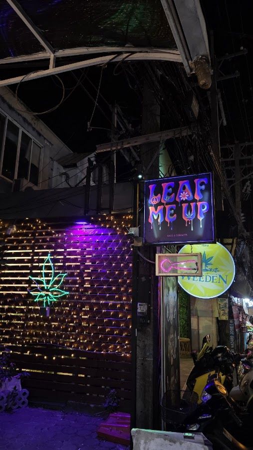 Leaf Me Up storefront