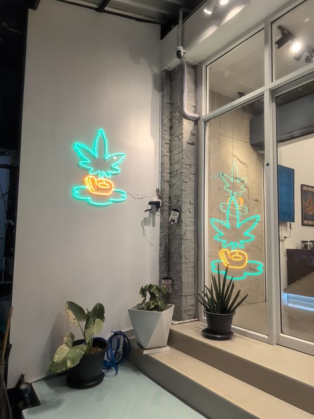 Flora Cannabis Karon storefront