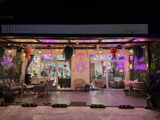 Queen Cannabis storefront