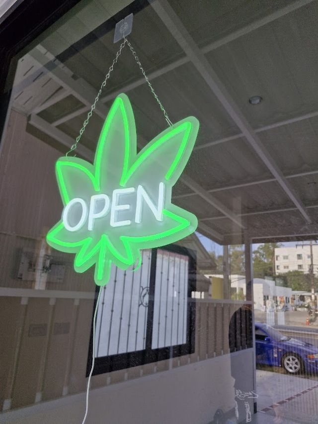Friendly Weed Rawai storefront