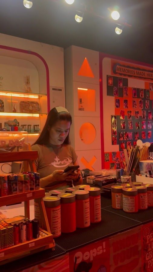 Weed Vibes storefront