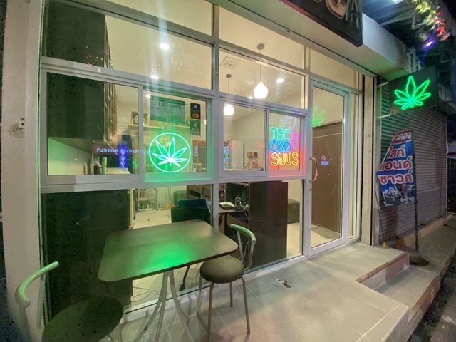 Pocca Cannabis storefront