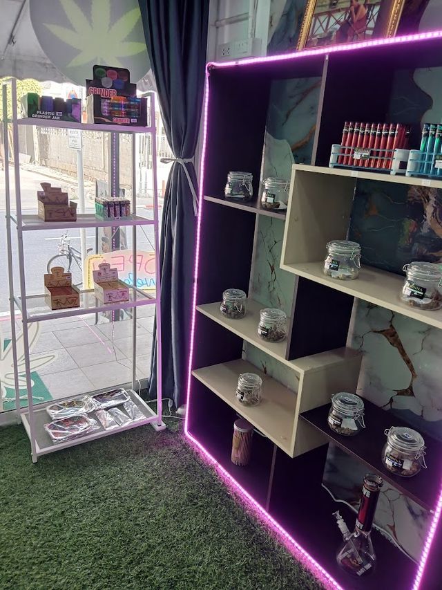 รินนา Rinna cannabis storefront