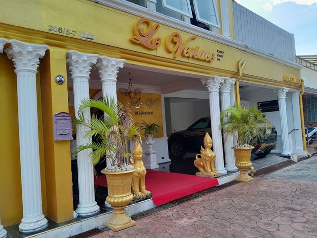 Cannabis Premium Organic shop Le Versace storefront