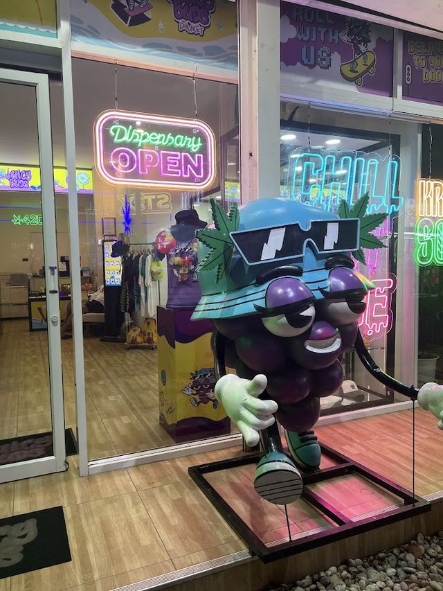 Juicy Buds Phuket storefront