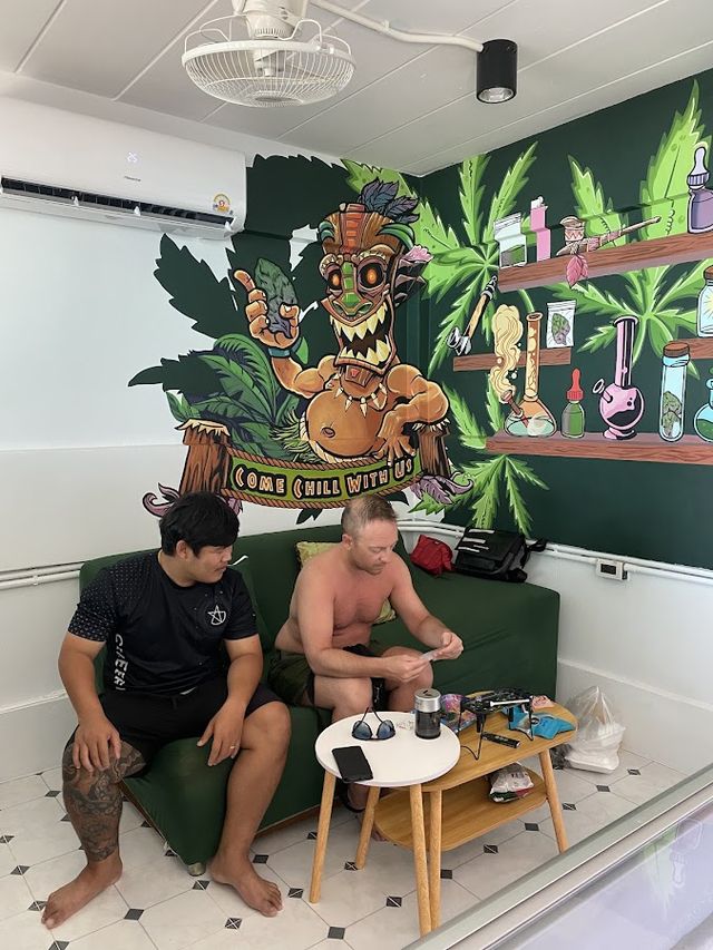 Sea Weed storefront