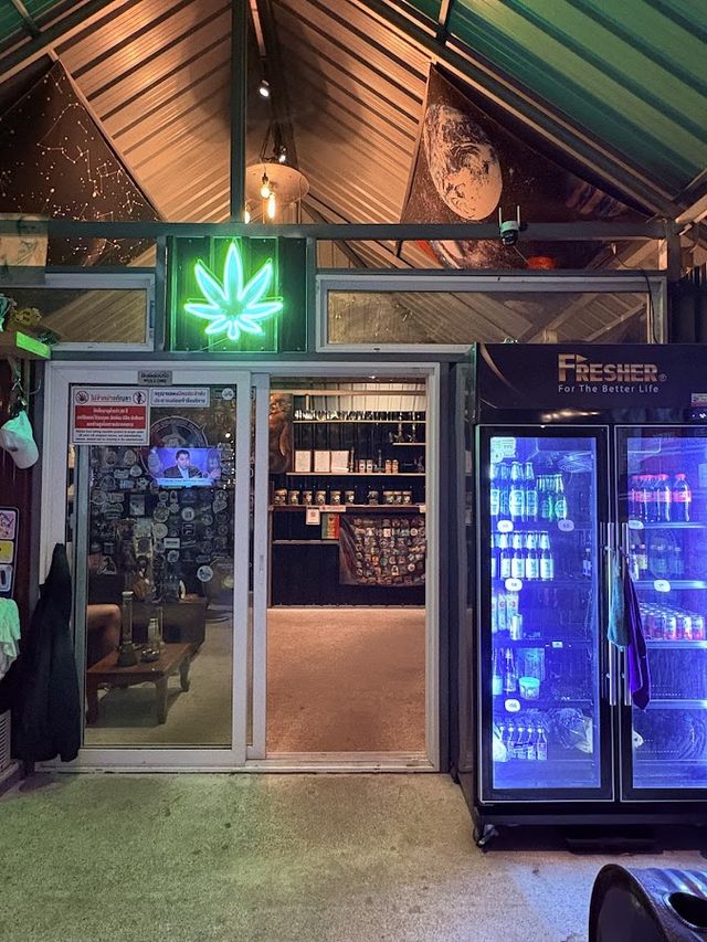 BMK CANNABIS POPFARM storefront