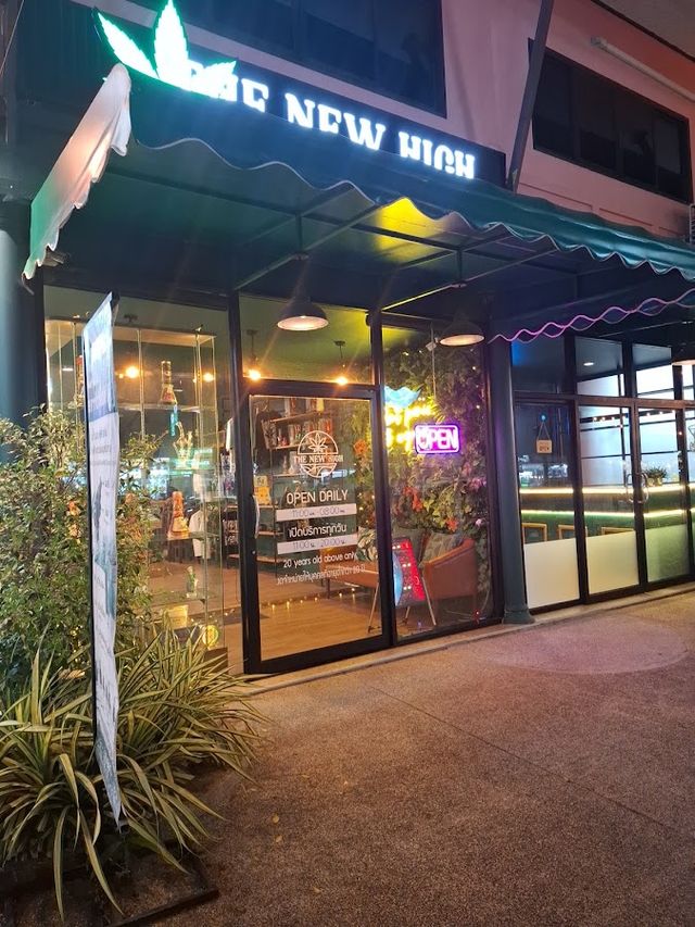 THE NEW HIGH KHAOLAK storefront