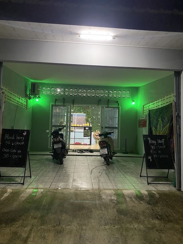 Mr. Weed storefront