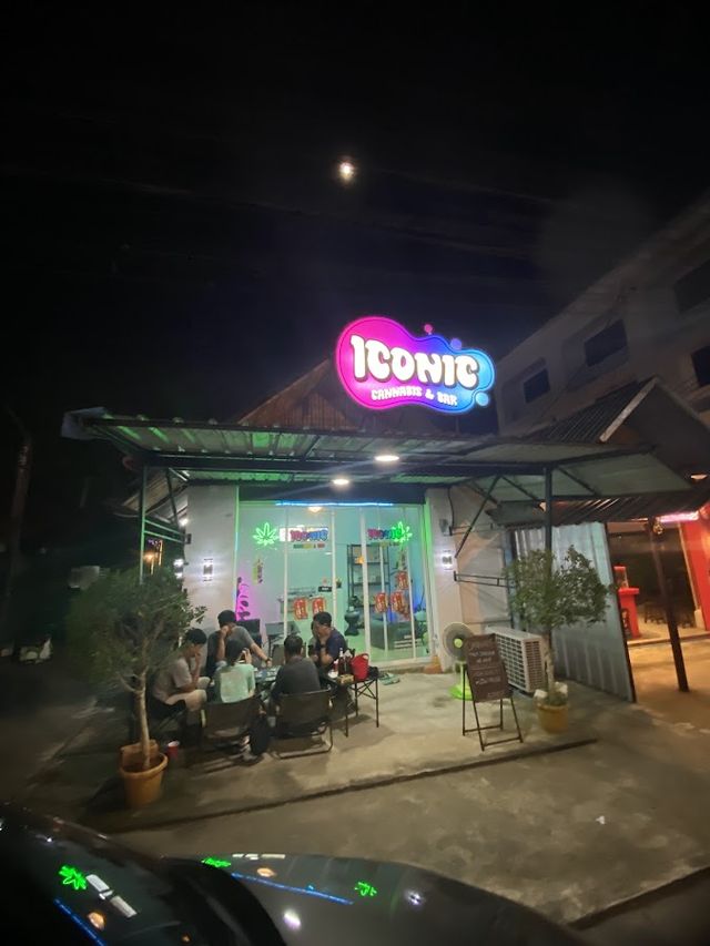 ICONIC CANNABIS&BAR storefront