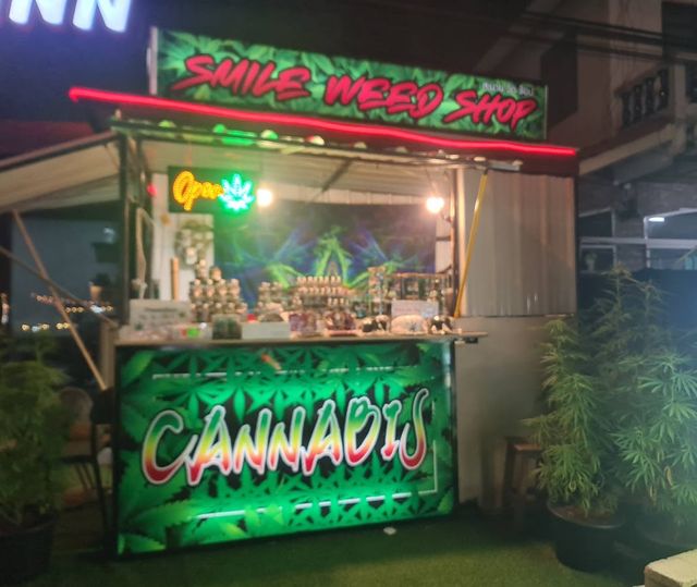 Smile Weed Shop storefront