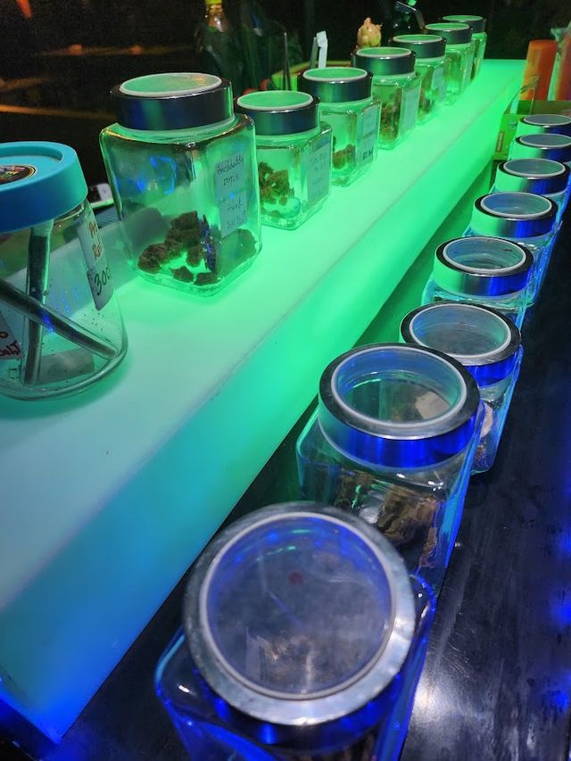 Mr.Cannabis storefront