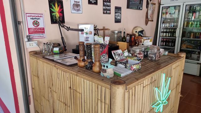 La Belle weed shop storefront