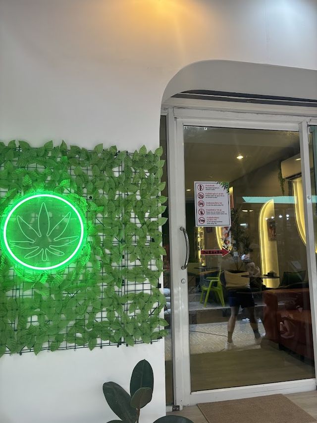 Elite Trees Cannabis Weed Cafe storefront