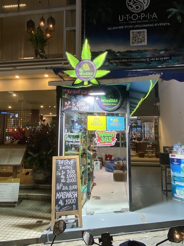 Weed 365 storefront