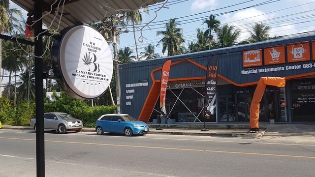 BB CANNABIS SHOP storefront