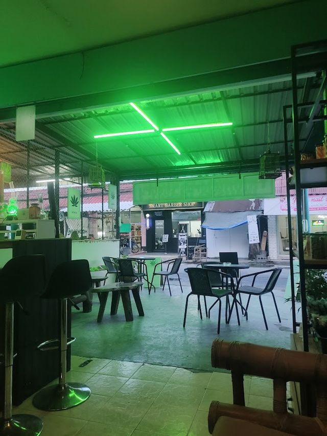 Adam & Eve's Weed storefront