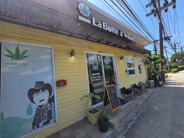 la Boite à Weed storefront