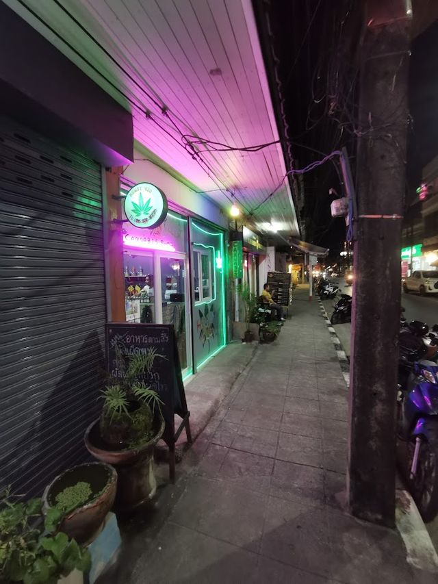 Howdy 420 Cannabis Shop storefront