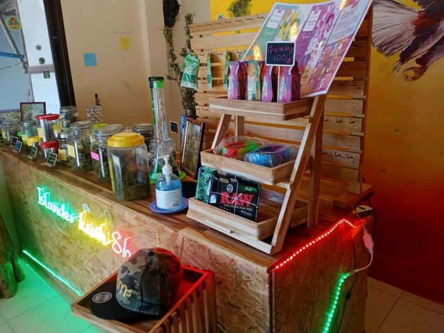 PiNam Cannabis Shop ชาวเกาะ storefront