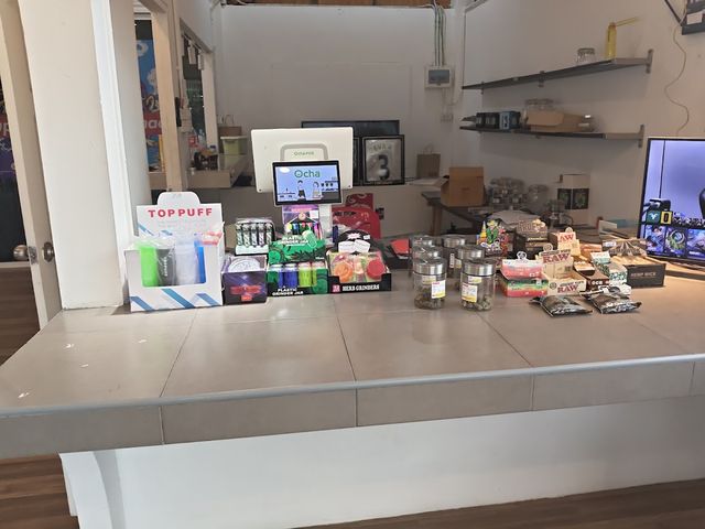 Supermao (Cannabis Shop) storefront