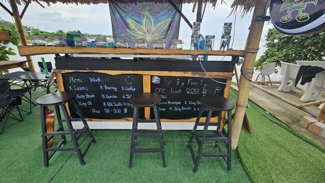 Bass & Wave Cannabis storefront
