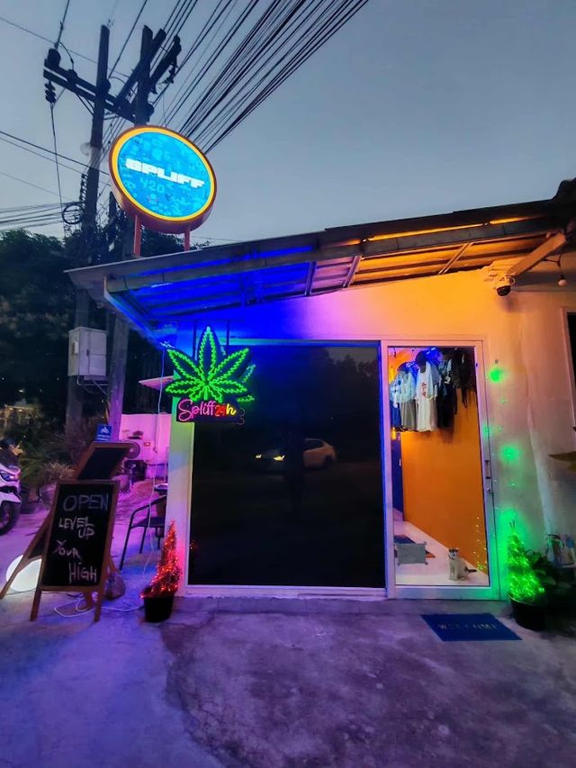 Spliff - Cannabis Shop - Weed Lounge & Bar - VR & Gaming - PS5 - Streetwear - Weed Dispensary - Koh Phangan storefront