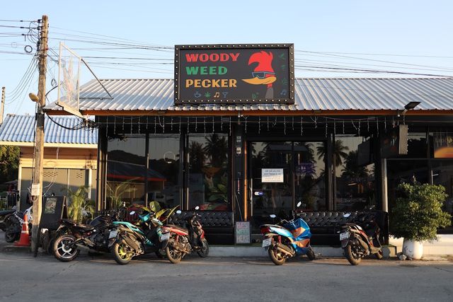 Woody Weed Pecker storefront