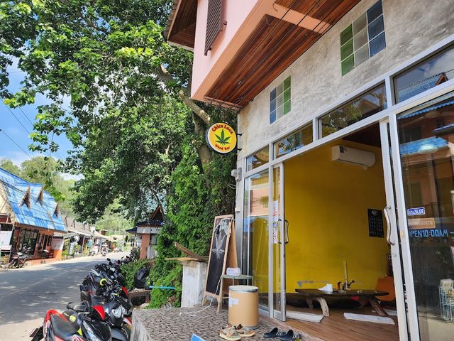 Chica Loca Weed Bar storefront