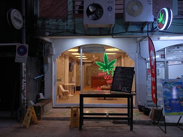 Happy 420 hour storefront