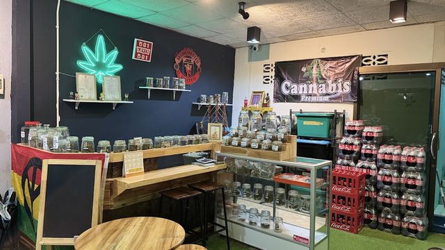 T&T cannabis cafe‘ storefront