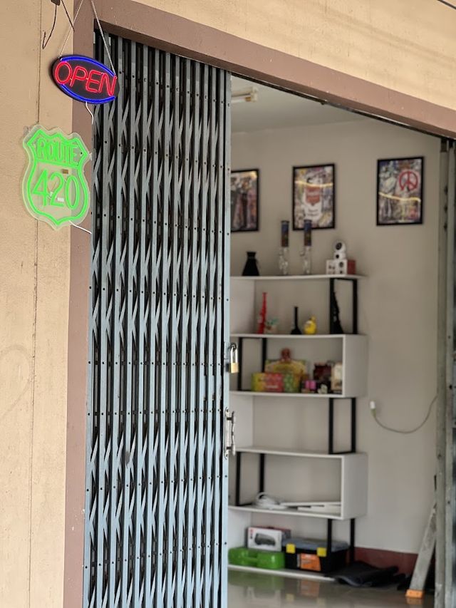 ร้านกัญชา Route 420 Cannabis Shop storefront