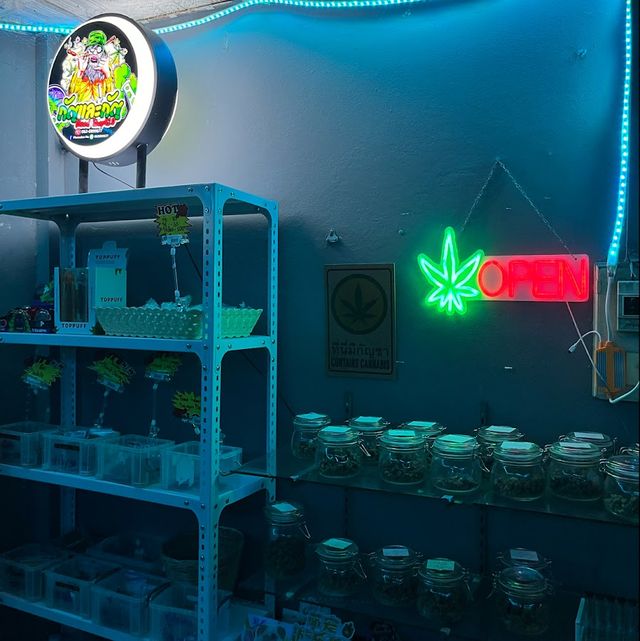 Sayhi cannabis shop storefront