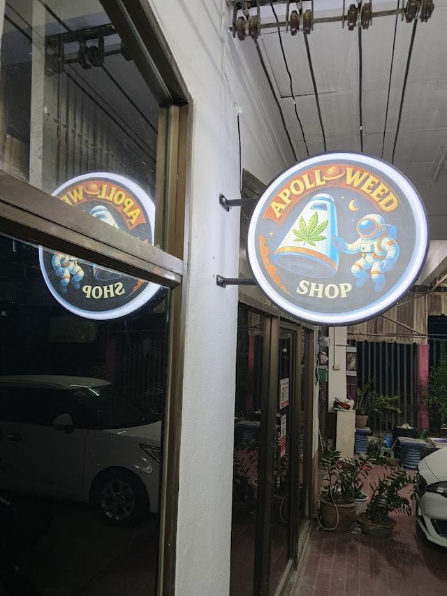 Apollo weed shop storefront