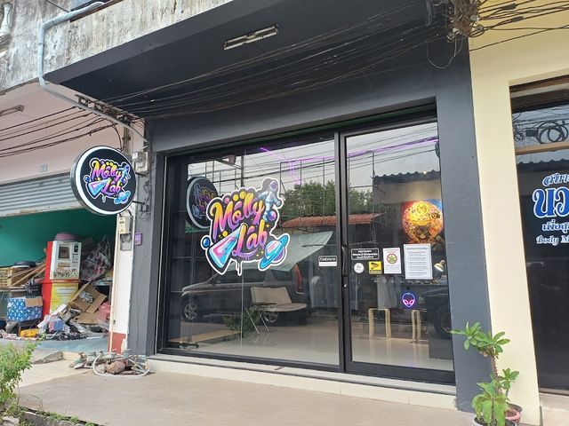 Molly Lab & Dispensary storefront