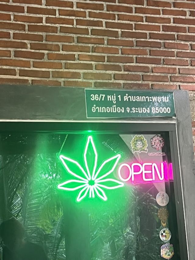 Weed Dispensary Jojoe Booster Shop storefront