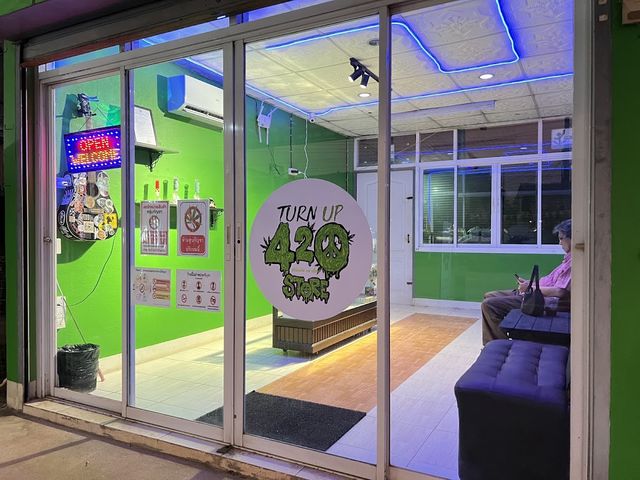 Turn up 420 Store2 storefront