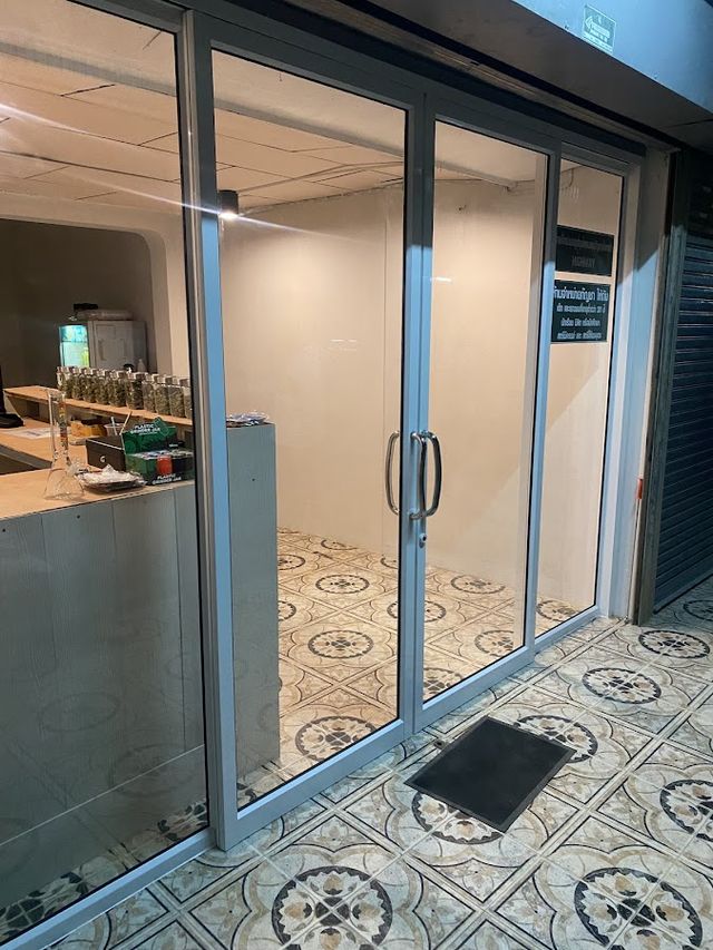 ร้าน Highway cannabis แม่สาย storefront