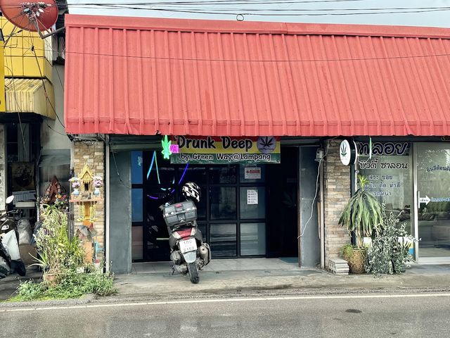 THE SECRET CANNABIS SHOP storefront