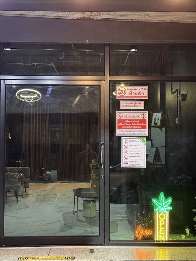 Mac 420 Cannabis Store (ร้านกัญชาใกล้ฉัน) Weed storefront