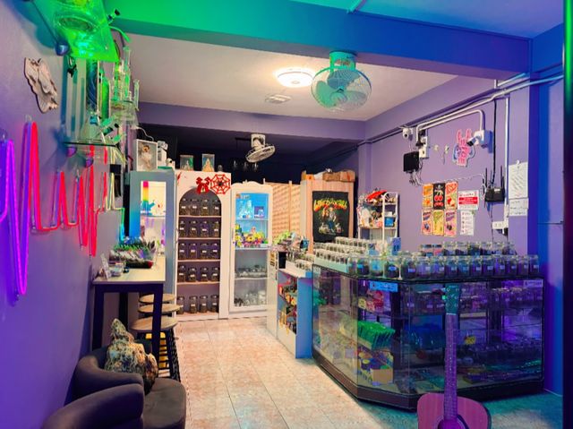 Weed Queen storefront