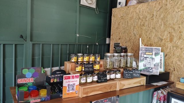 WEED.WIW (วี๊ด.วิ้ว) storefront