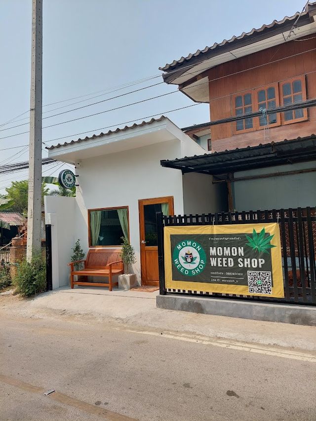 ร้านกัญชา MOMON Weed Shop storefront