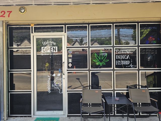 Marijuana Cannabis shop Dispensary 大麻 storefront